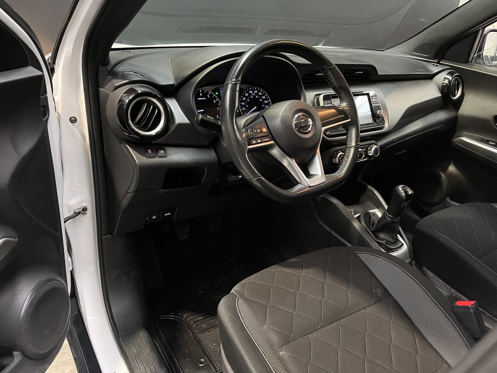 Nissan KICKS ADVANCE 1.6 MT 2021 - Imagen 17 de 20