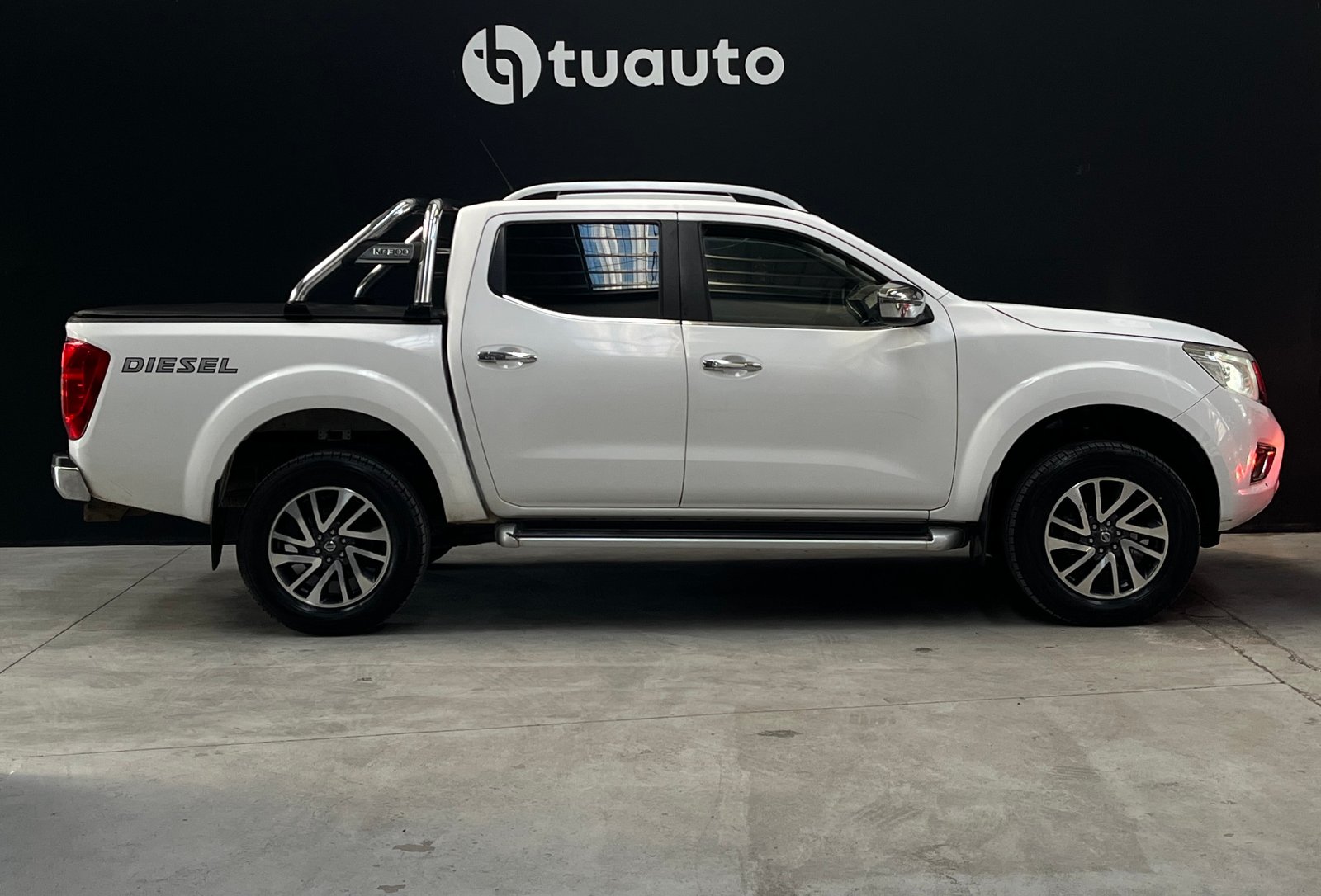 Nissan NP300 DCAB LE 4X4 2.3 AUT 2017 - Imagen 3 de 18