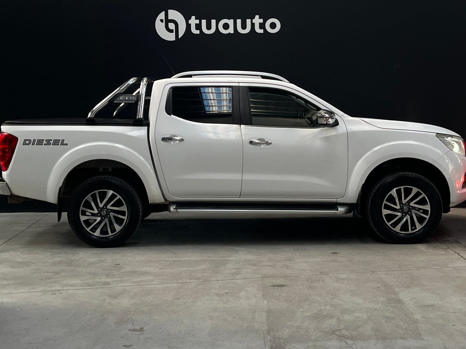 Nissan NP300 DCAB LE 4X4 2.3 AUT 2017 - Foto 3 de 18