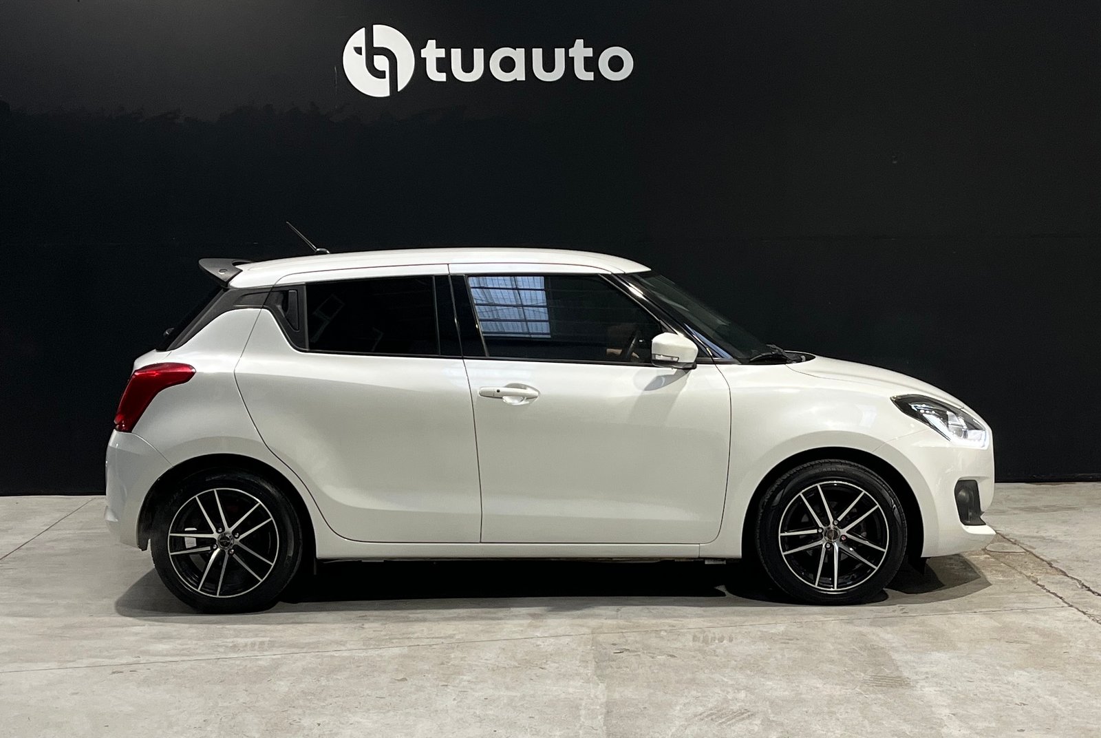 Suzuki SWIFT GLX HB 1.0 2018 - Foto 3 de 19
