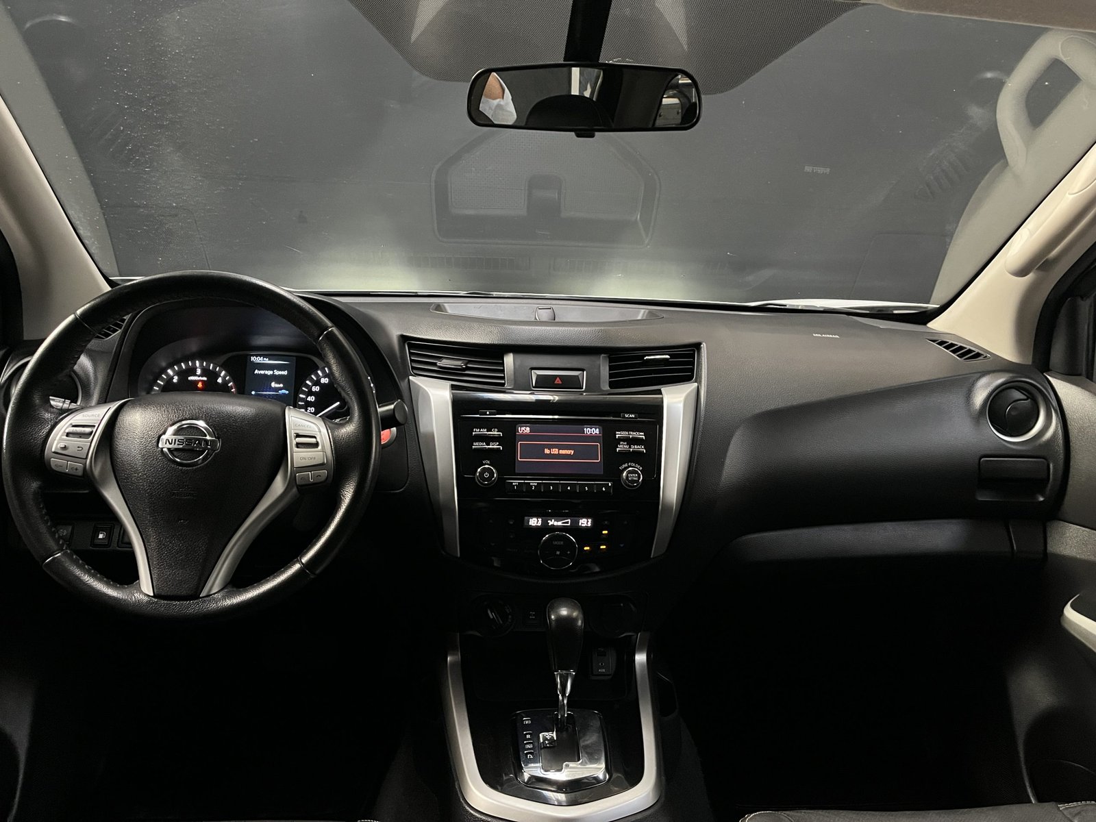 Nissan NP300 DCAB LE 4X4 2.3 AUT 2017 - Imagen 17 de 18