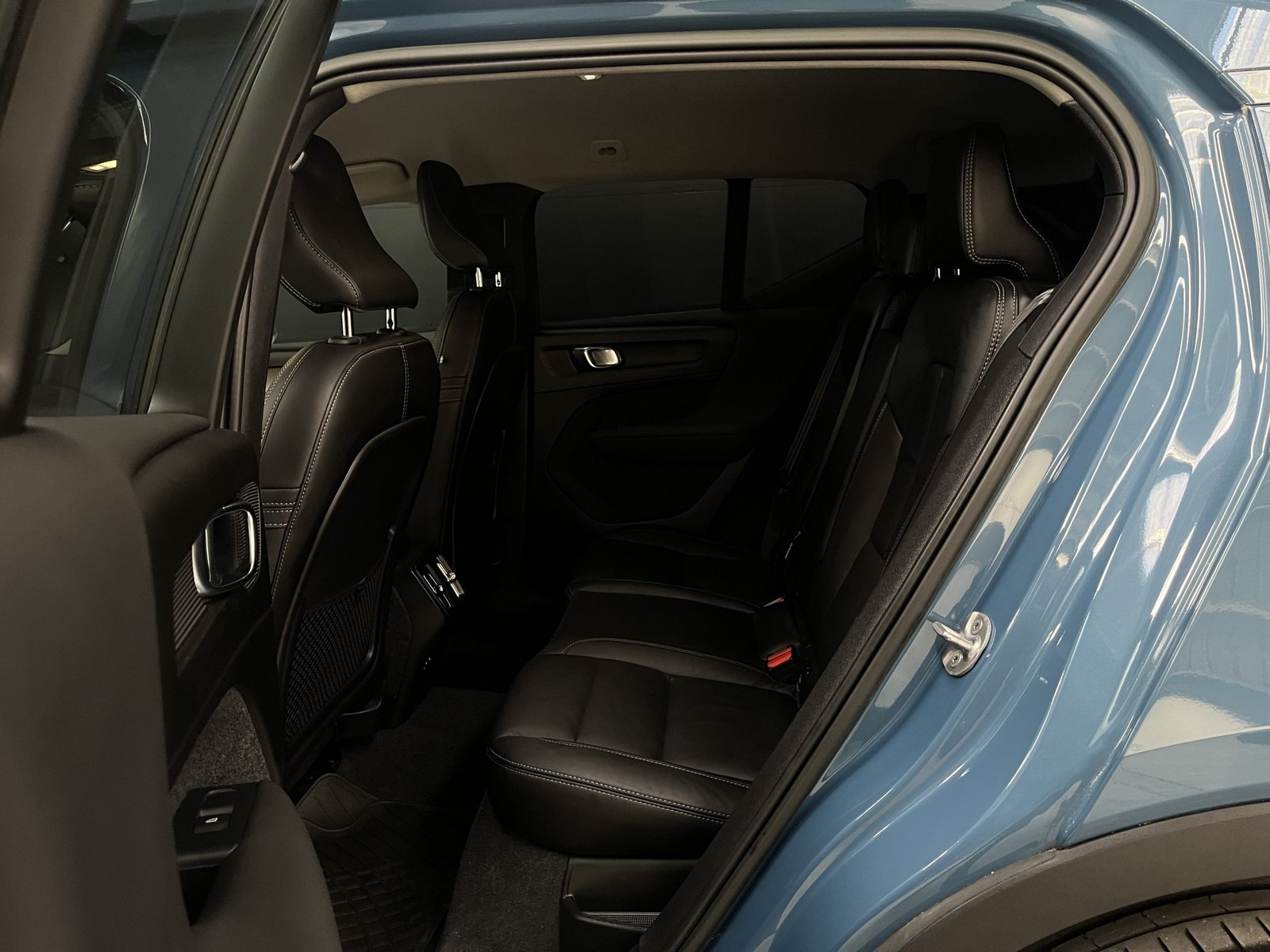 Volvo XC40 B4 PLUS 2.0 AUT 2024 - Imagen 10 de 17