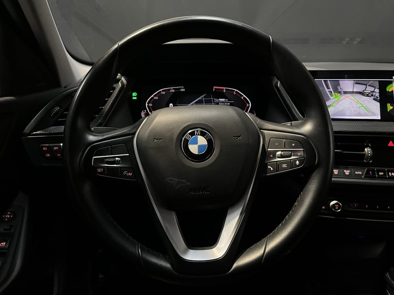 BMW 118I HATCHBACK 1.5 AUT 2022 - Imagen 13 de 19