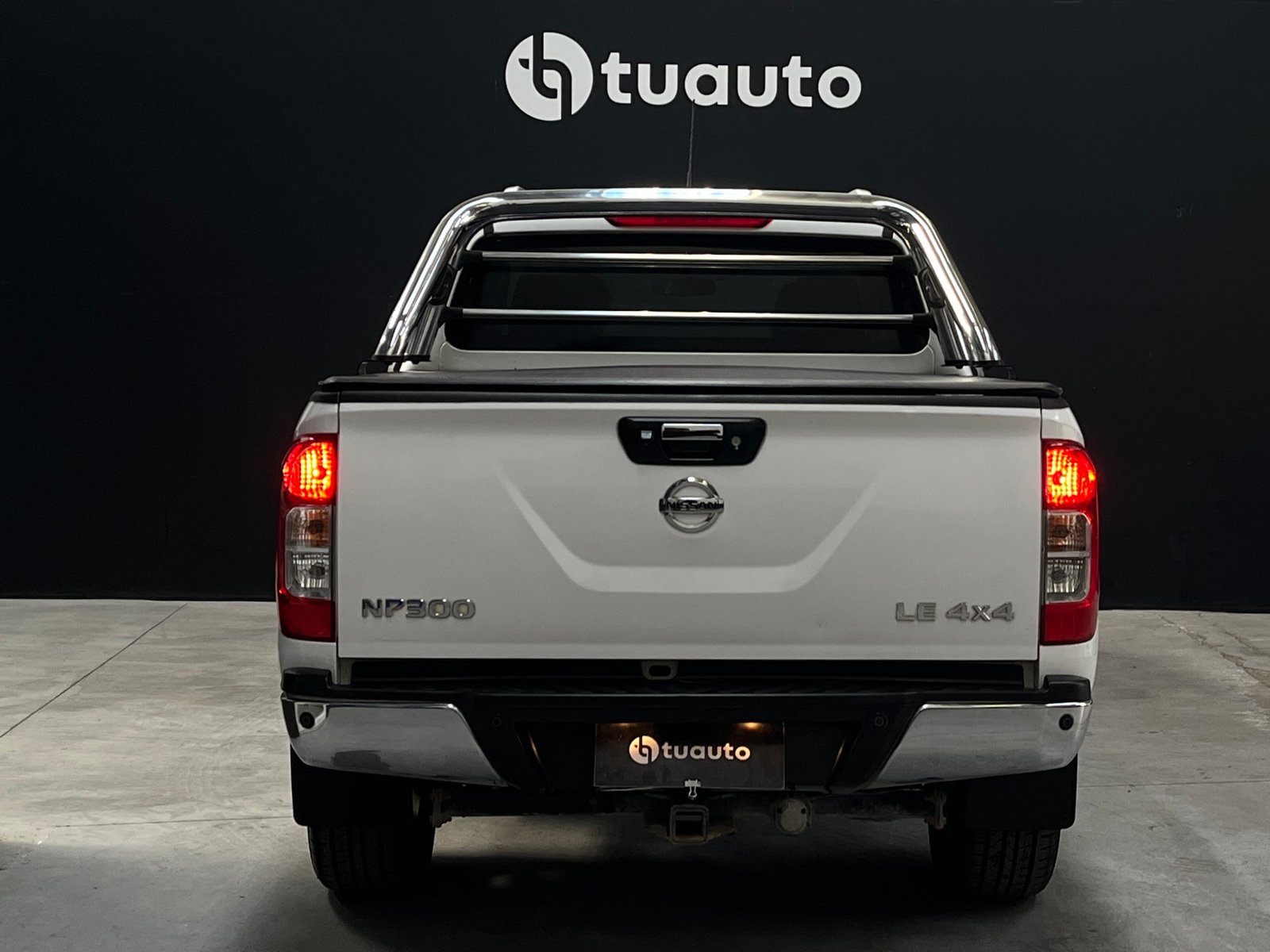 Nissan NP300 DCAB LE 4X4 2.3 AUT 2017 - Foto 5 de 18
