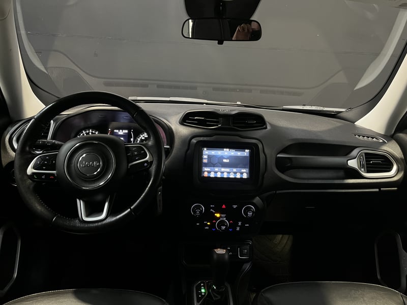 Jeep RENEGADE LONGITUDE 1.8 AUT 2020 - Imagen 15 de 19