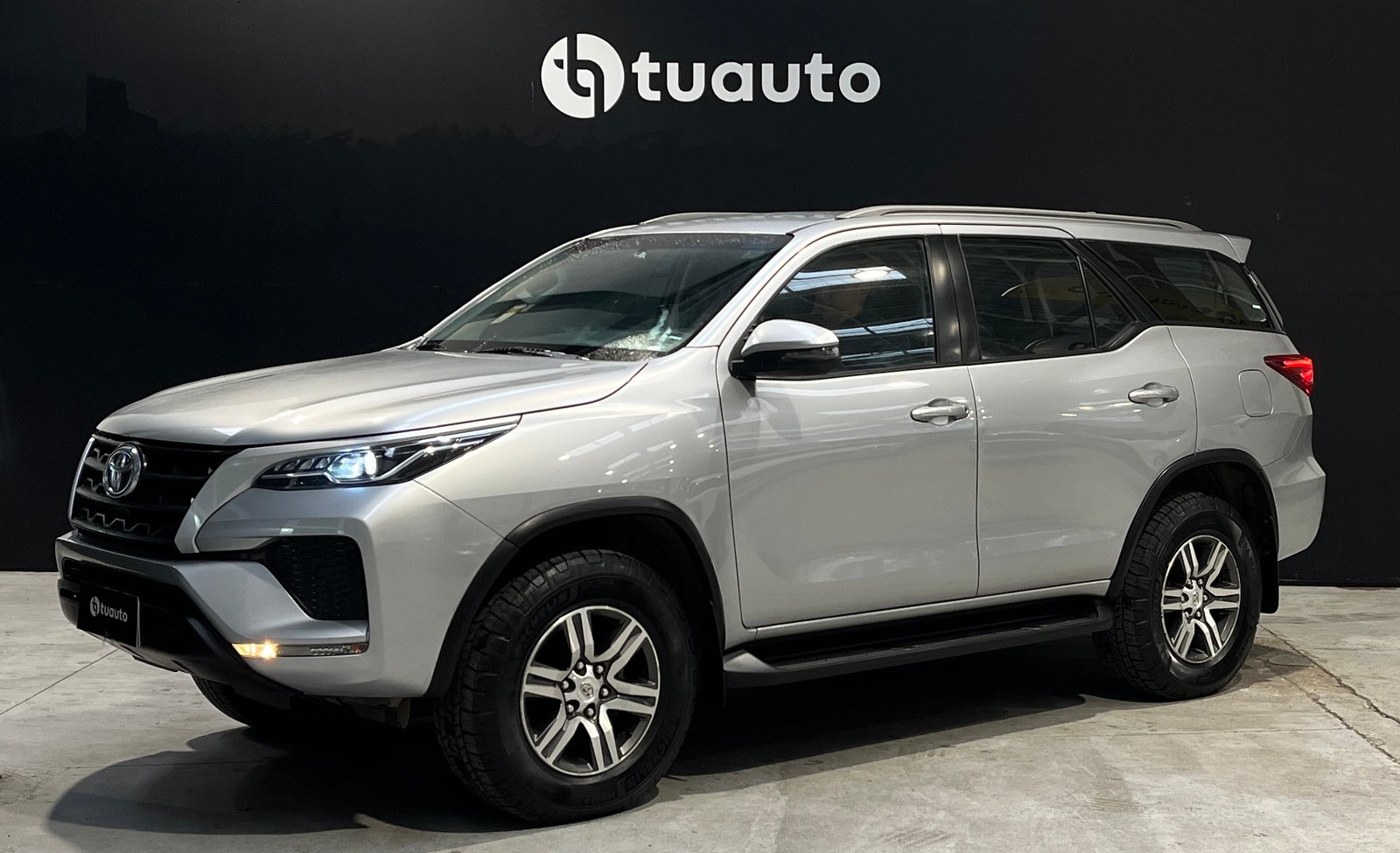 Toyota FORTUNER SR5 4X4 MT 2.8 2022 - Imagen 8 de 20
