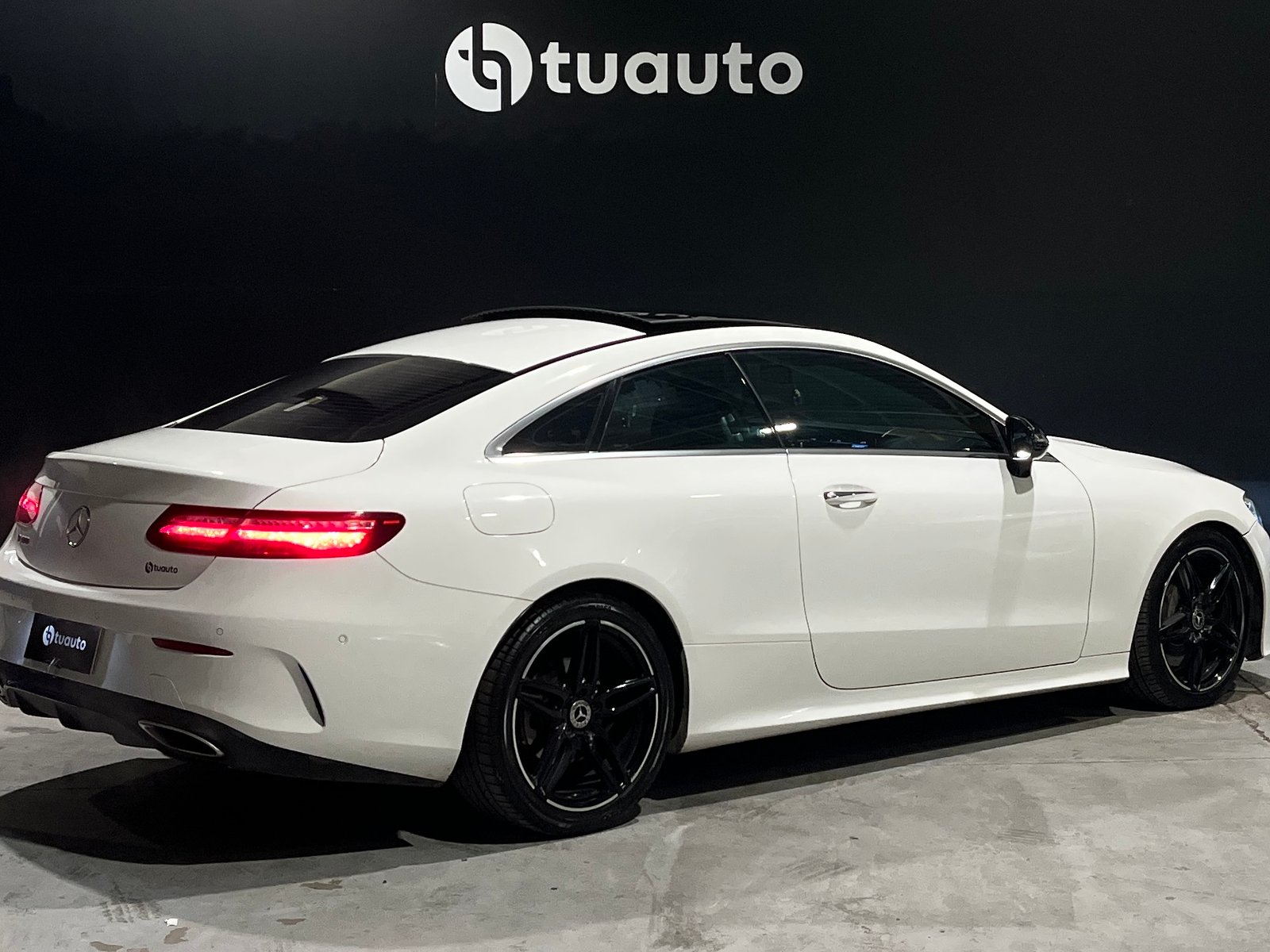 Mercedes-Benz E300 C COUPE 2.0 AT 2019 - Foto 4 de 18