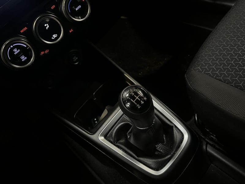 Suzuki SWIFT DIT HB 1.0 MT 2023 - Imagen 18 de 18