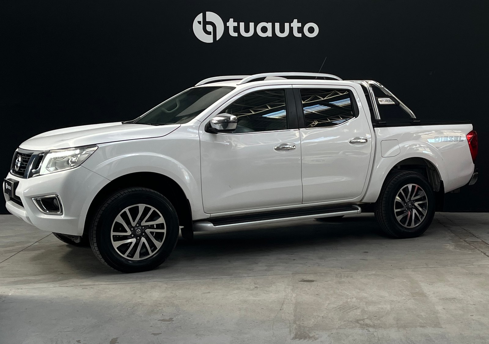 Nissan NP300 DCAB LE 4X4 2.3 AUT 2017 - Imagen 8 de 18