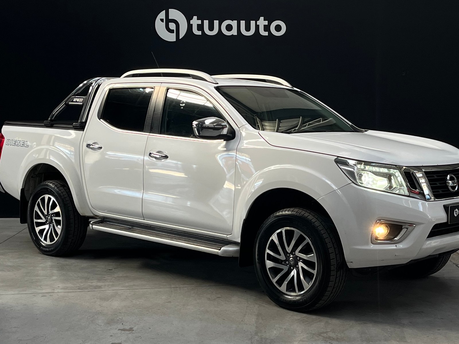 Nissan NP300 DCAB LE 4X4 2.3 AUT 2017 - Foto 2 de 18