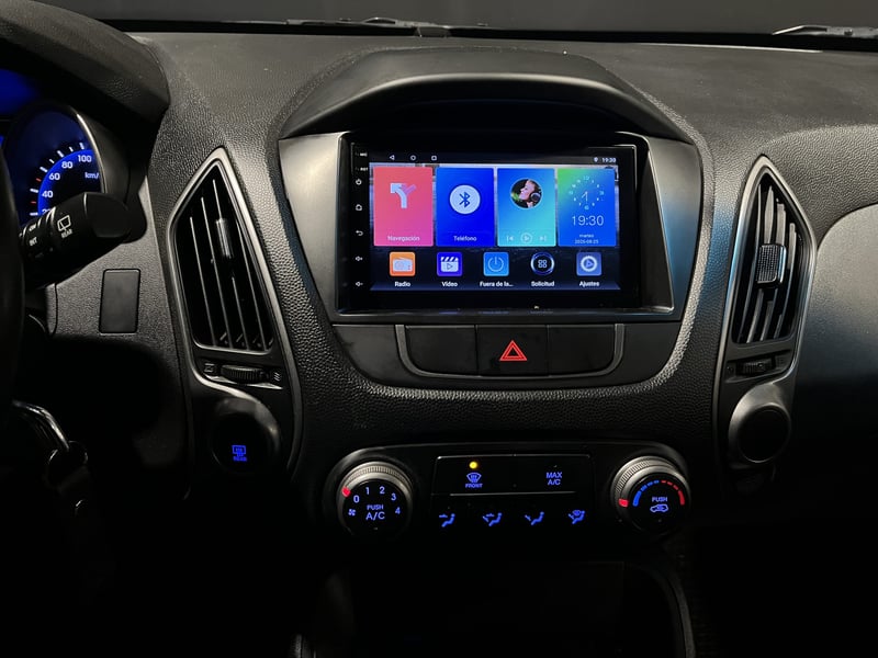 Hyundai TUCSON GL 2.0 MT 2015 - Imagen 17 de 18