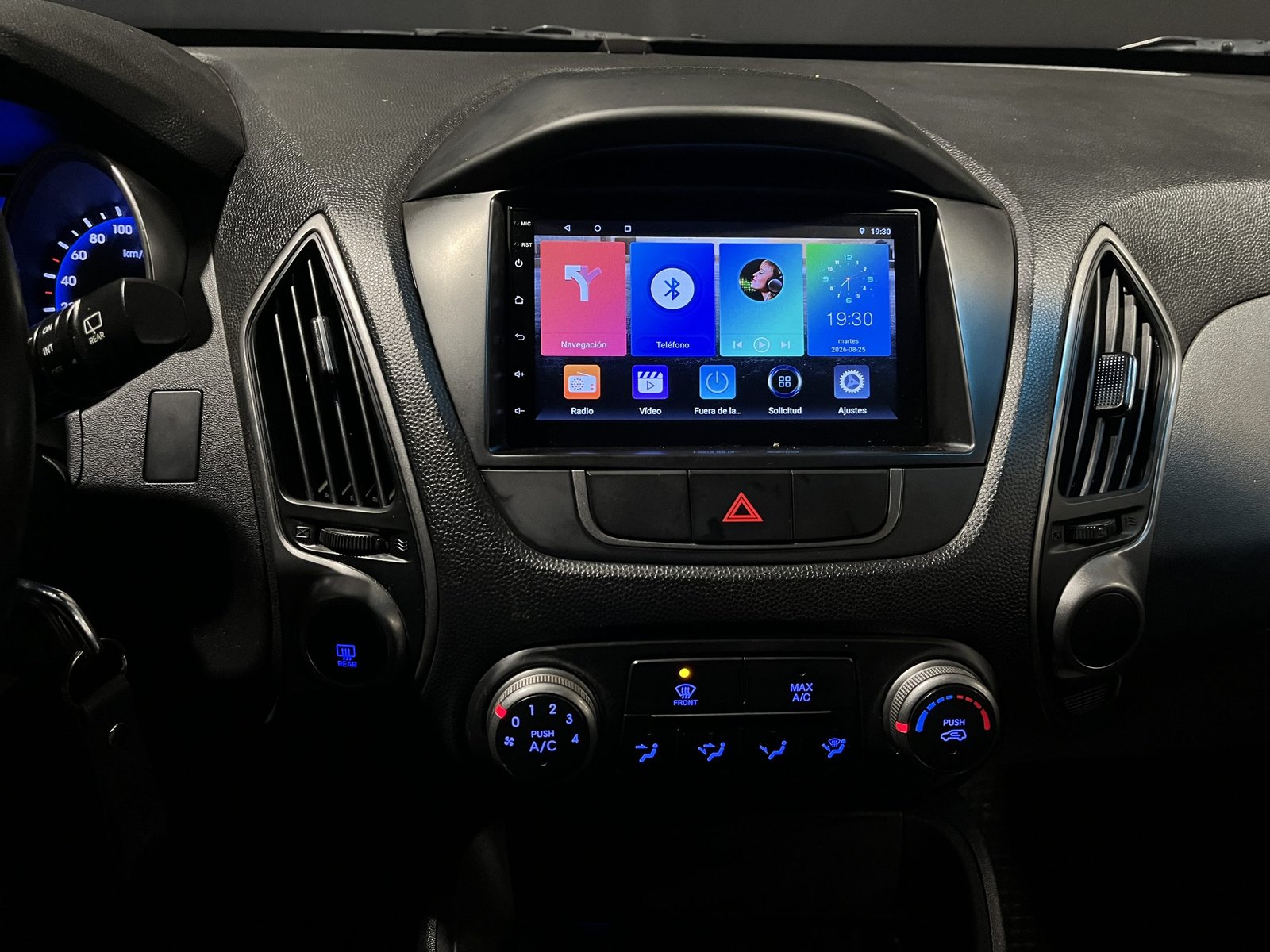 Hyundai TUCSON GL 2.0 MT 2015 - Imagen 17 de 18