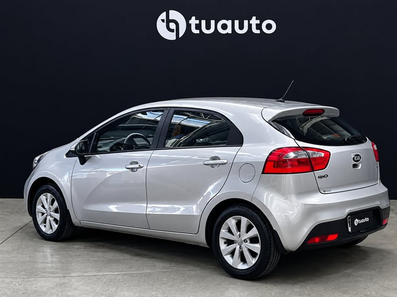 Kia RIO5 UB EX 1.4 MT 2013 - Imagen 6 de 17