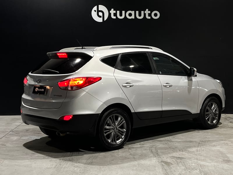 Hyundai TUCSON GL 2.0 MT 2015 - Imagen 3 de 18