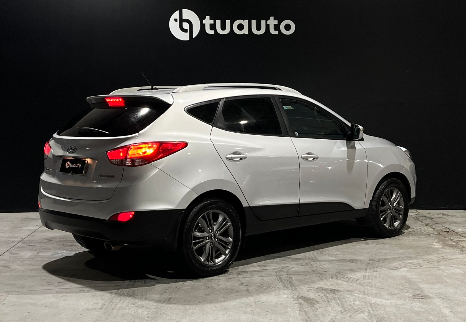 Hyundai TUCSON GL 2.0 MT 2015 - Imagen 3 de 18