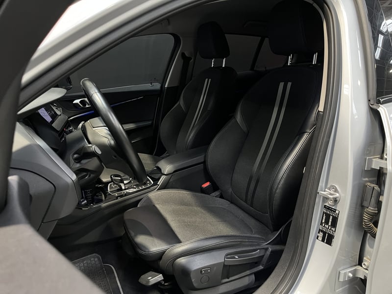 BMW 118I HATCHBACK 1.5 AUT 2022 - Imagen 9 de 19