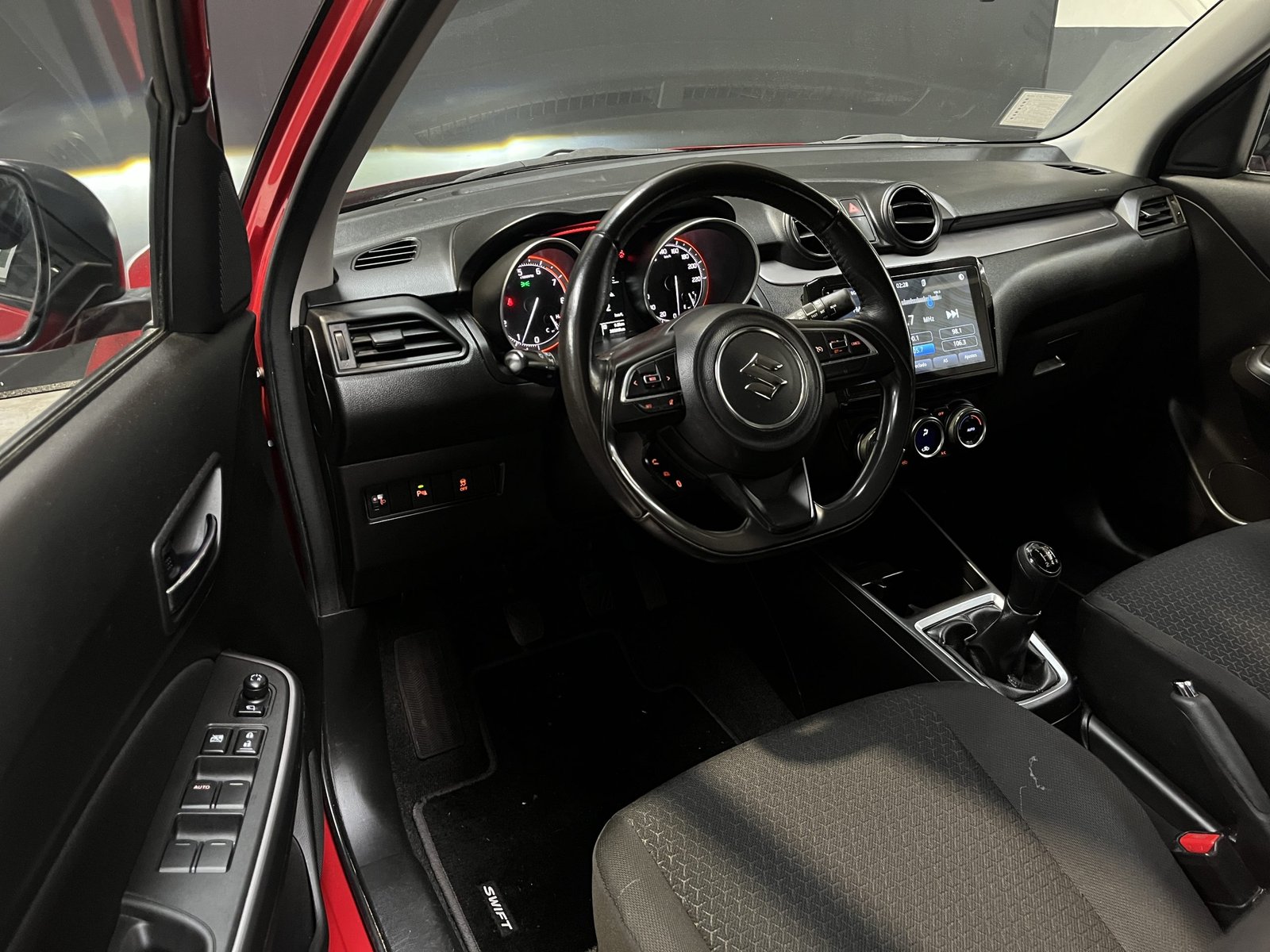Suzuki SWIFT DIT HB 1.0 MT 2023 - Imagen 10 de 18
