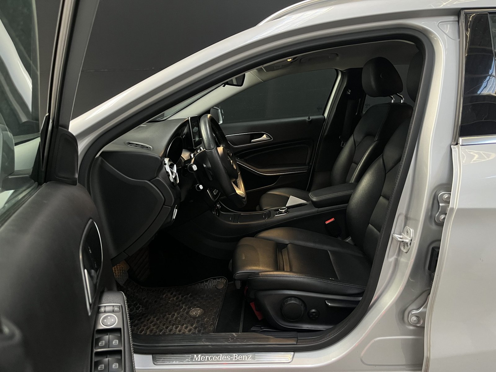 Mercedes-Benz GLA200 1.6 AUT 2018 - Imagen 9 de 19