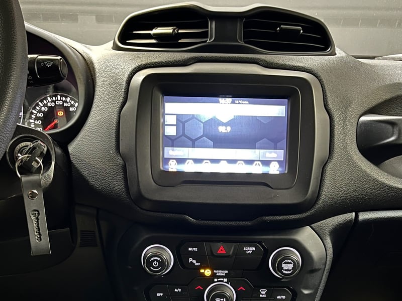 Jeep RENEGADE SPORT LX 1.8 AUT 2020 - Imagen 10 de 18