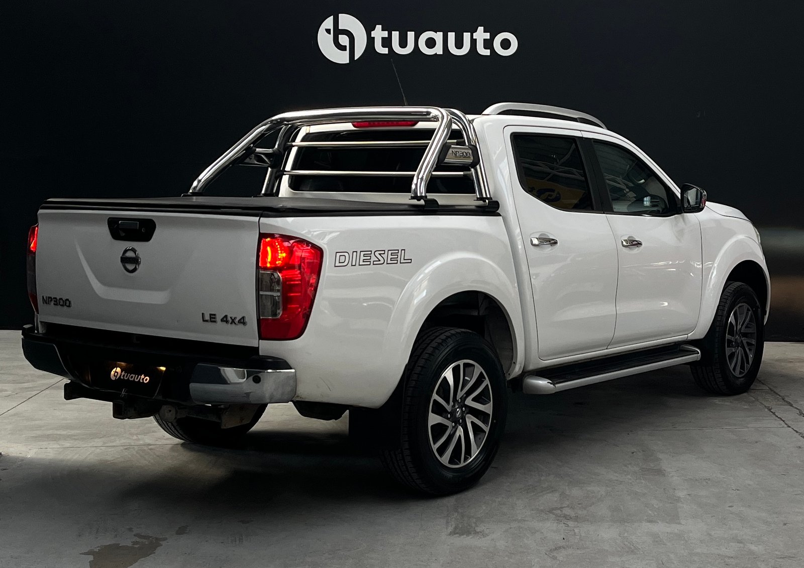 Nissan NP300 DCAB LE 4X4 2.3 AUT 2017 - Imagen 4 de 18