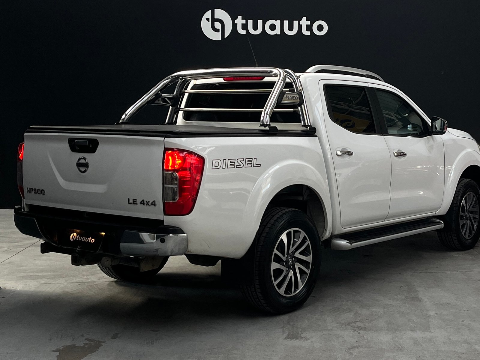 Nissan NP300 DCAB LE 4X4 2.3 AUT 2017 - Foto 4 de 18