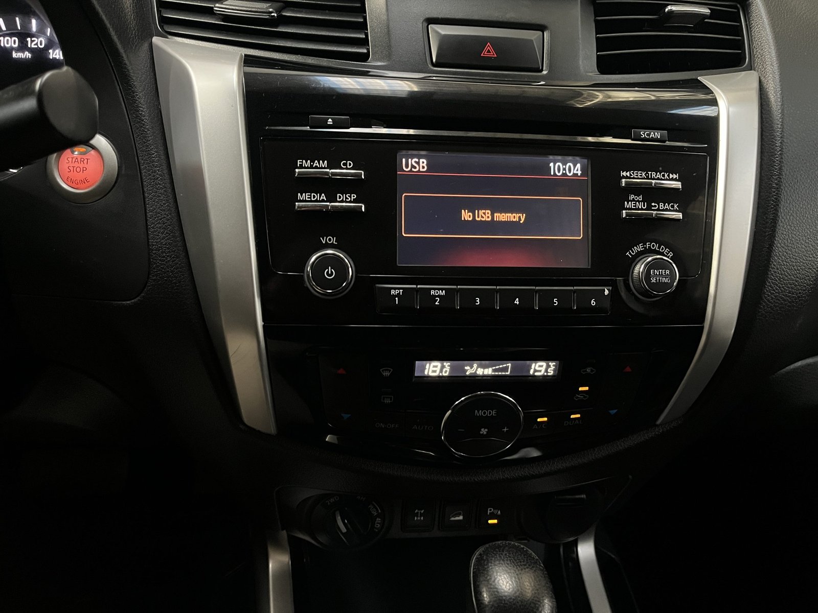 Nissan NP300 DCAB LE 4X4 2.3 AUT 2017 - Imagen 15 de 18
