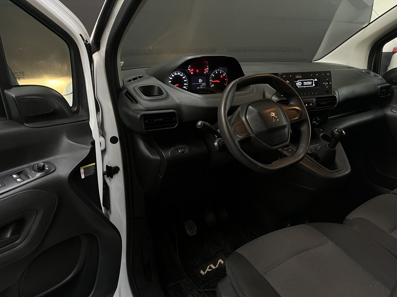PEUGEOT PARTNER HDI 92 L1 1.6 2021 - Imagen 9 de 16