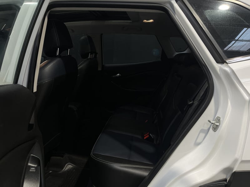 Chevrolet TRACKER PREMIER 1.2T AUT 2021 - Imagen 14 de 20