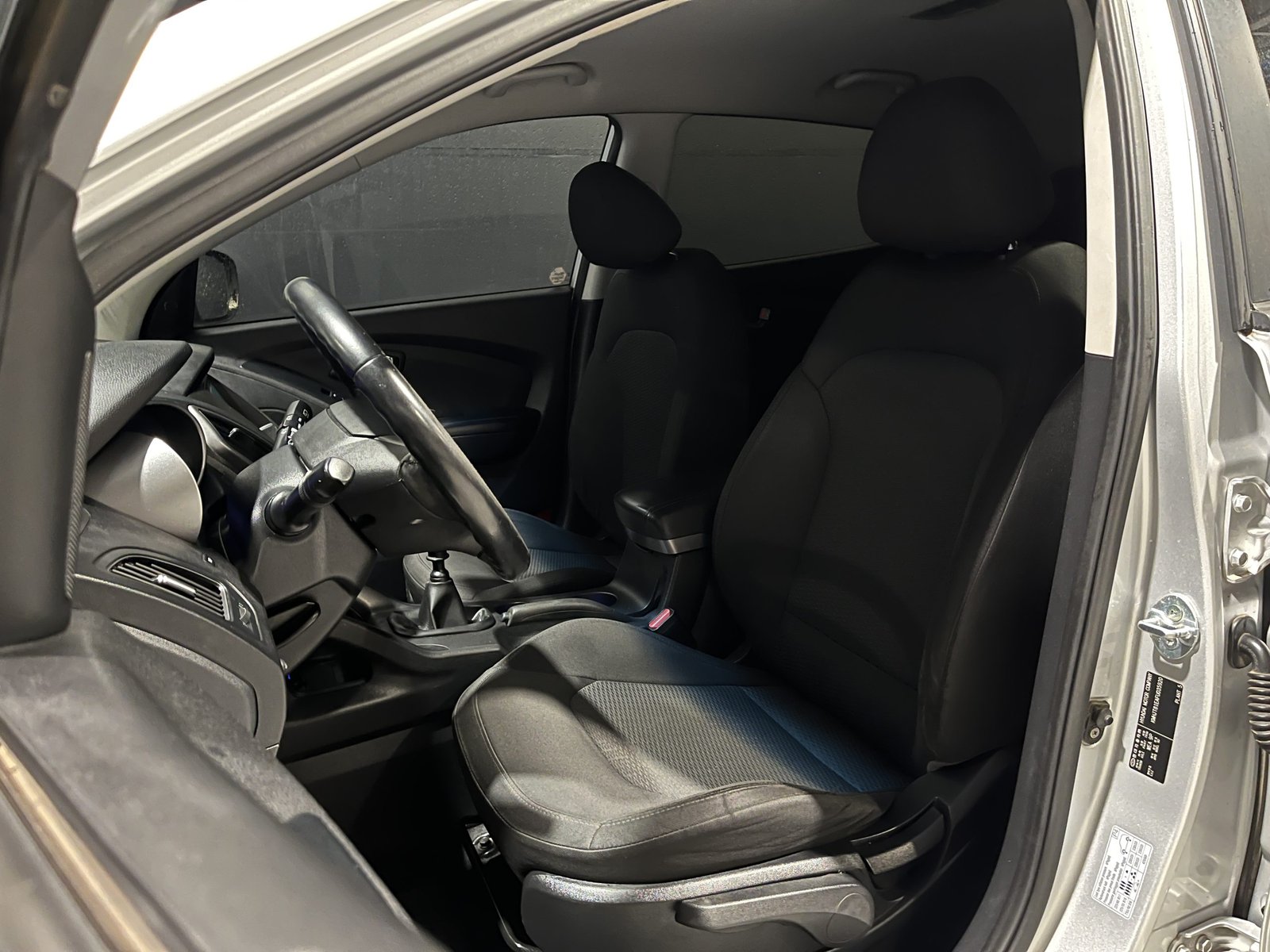 Hyundai TUCSON GL 2.0 MT 2015 - Imagen 11 de 18