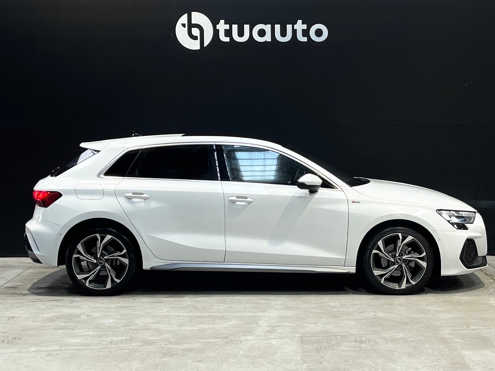 Audi A3 SPORTBACK 1.5 AUT S-LINE 2026 - Foto 3 de 17