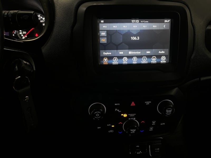 Jeep RENEGADE LONGITUDE 1.8 AUT 2020 - Imagen 18 de 19