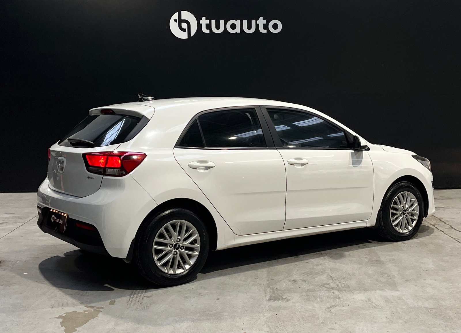 Kia RIO 5 1.4 LX MT 2022 - Imagen 4 de 19