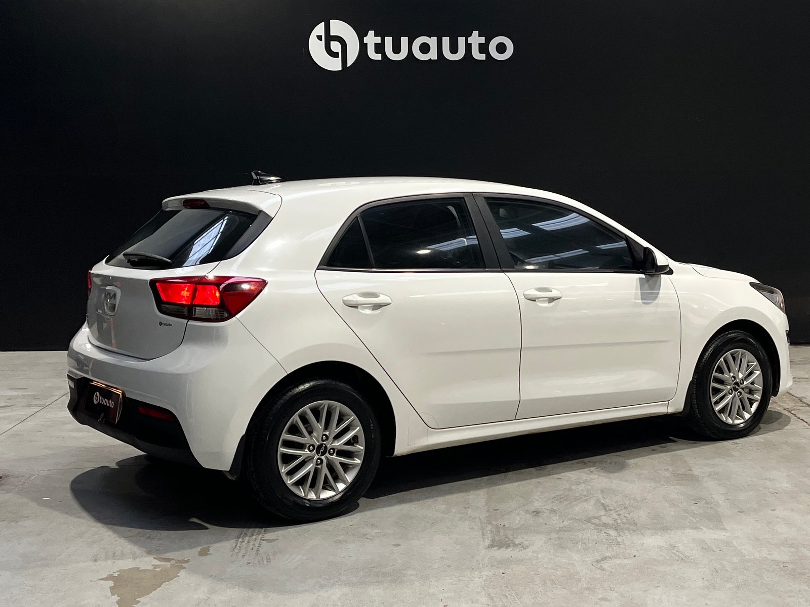 Kia RIO 5 1.4 LX MT 2022 - Foto 4 de 19