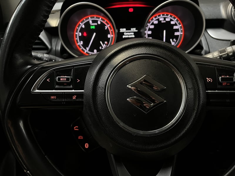 Suzuki SWIFT DIT HB 1.0 MT 2023 - Imagen 13 de 18