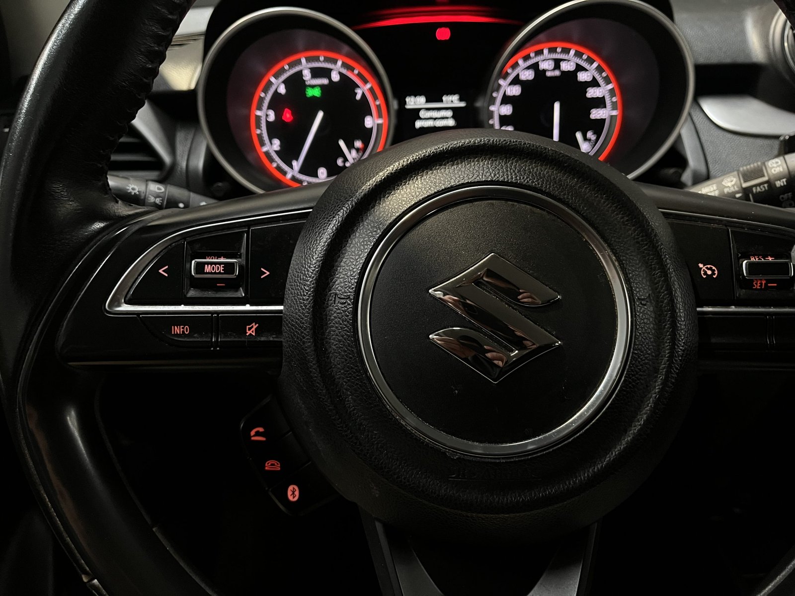 Suzuki SWIFT DIT HB 1.0 MT 2023 - Imagen 13 de 18