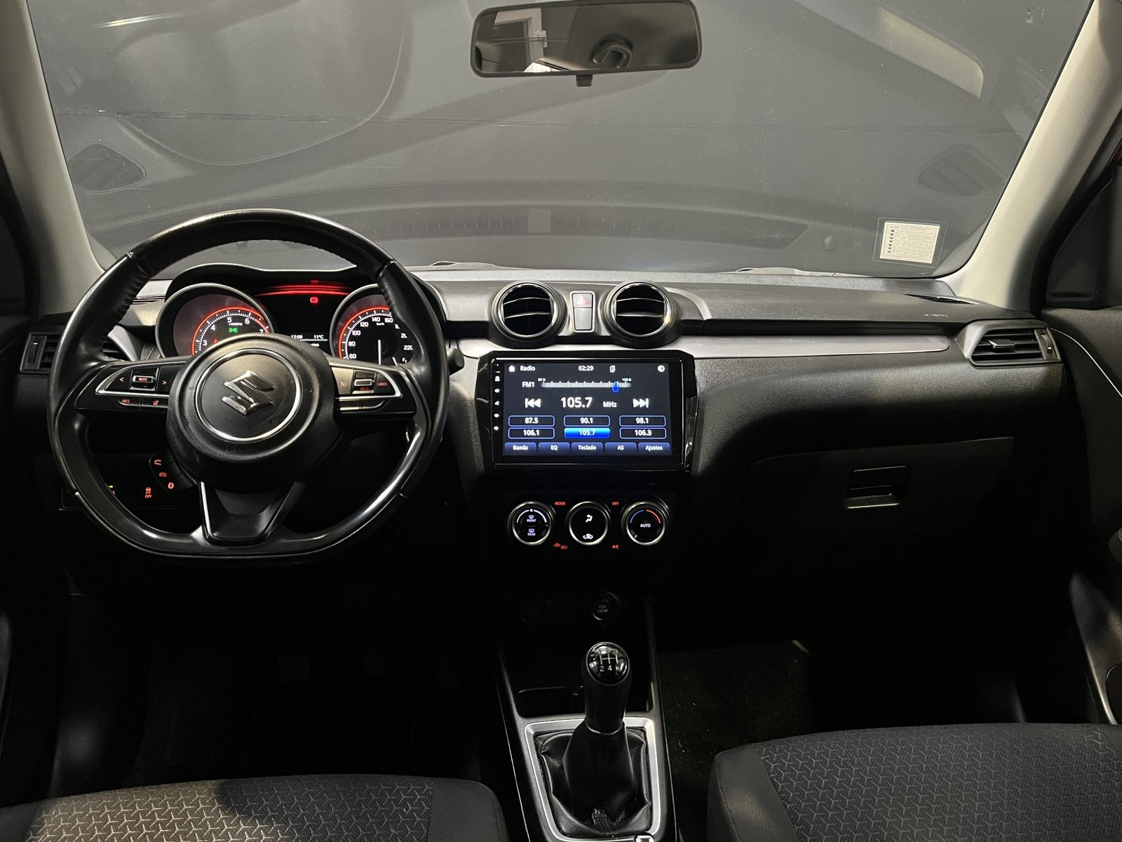 Suzuki SWIFT DIT HB 1.0 MT 2023 - Imagen 11 de 18