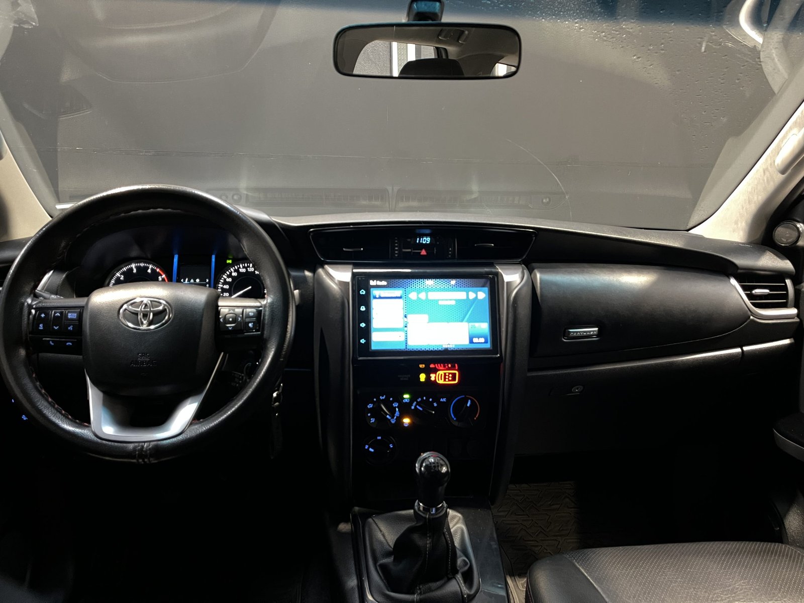 Toyota FORTUNER SR5 4X4 MT 2.8 2022 - Imagen 9 de 20