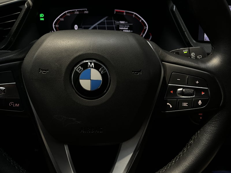 BMW 118I HATCHBACK 1.5 AUT 2022 - Imagen 12 de 19