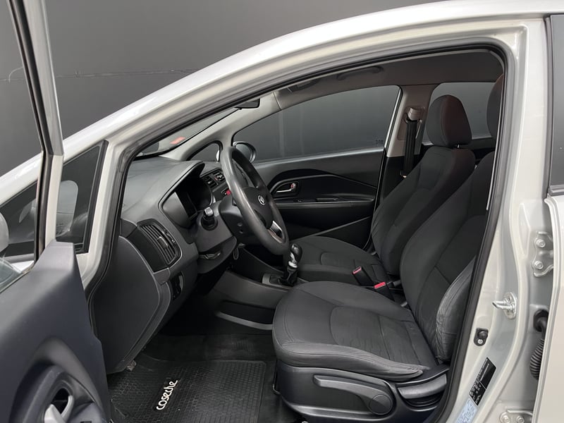 Kia RIO5 UB EX 1.4 MT 2013 - Imagen 9 de 17