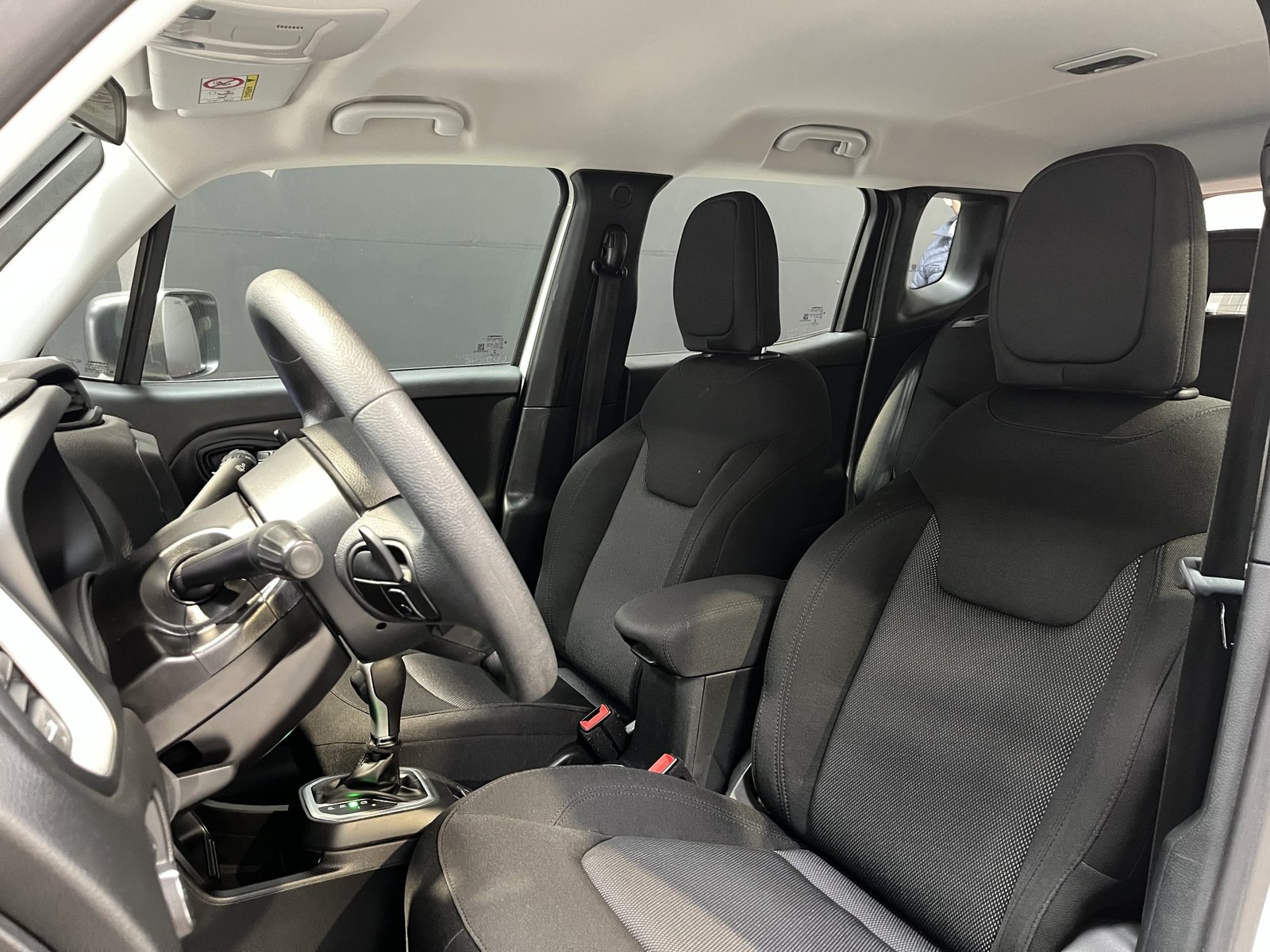 Jeep RENEGADE SPORT LX 1.8 AUT 2020 - Imagen 11 de 18