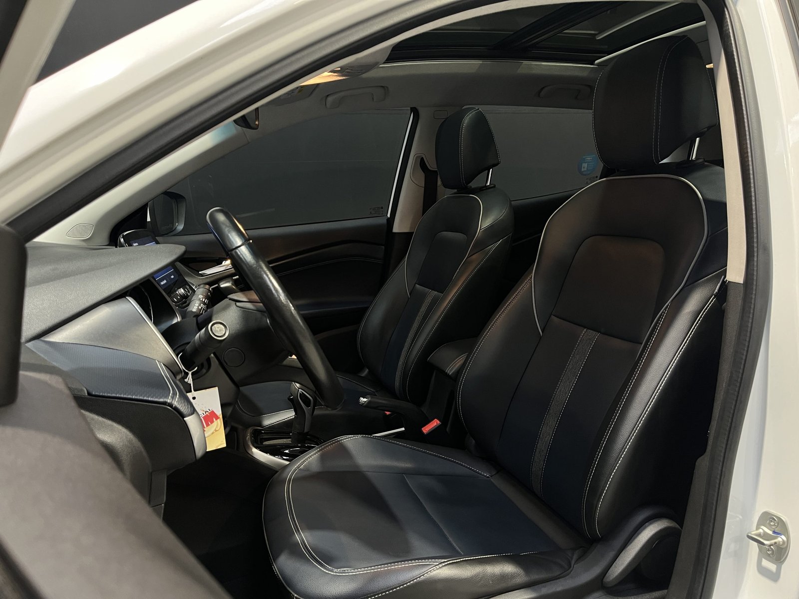 Chevrolet TRACKER PREMIER 1.2T AUT 2021 - Imagen 15 de 20