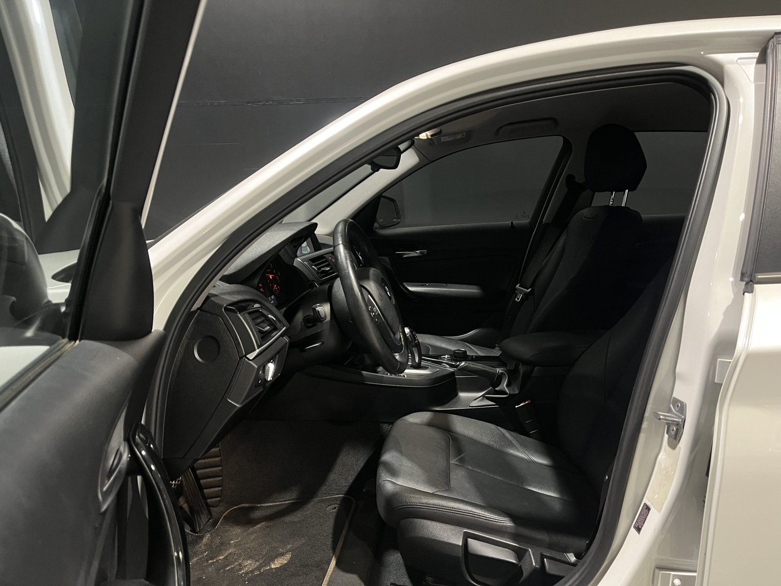 BMW 118 I LCI 1.5 AUT 2017 - Imagen 9 de 19