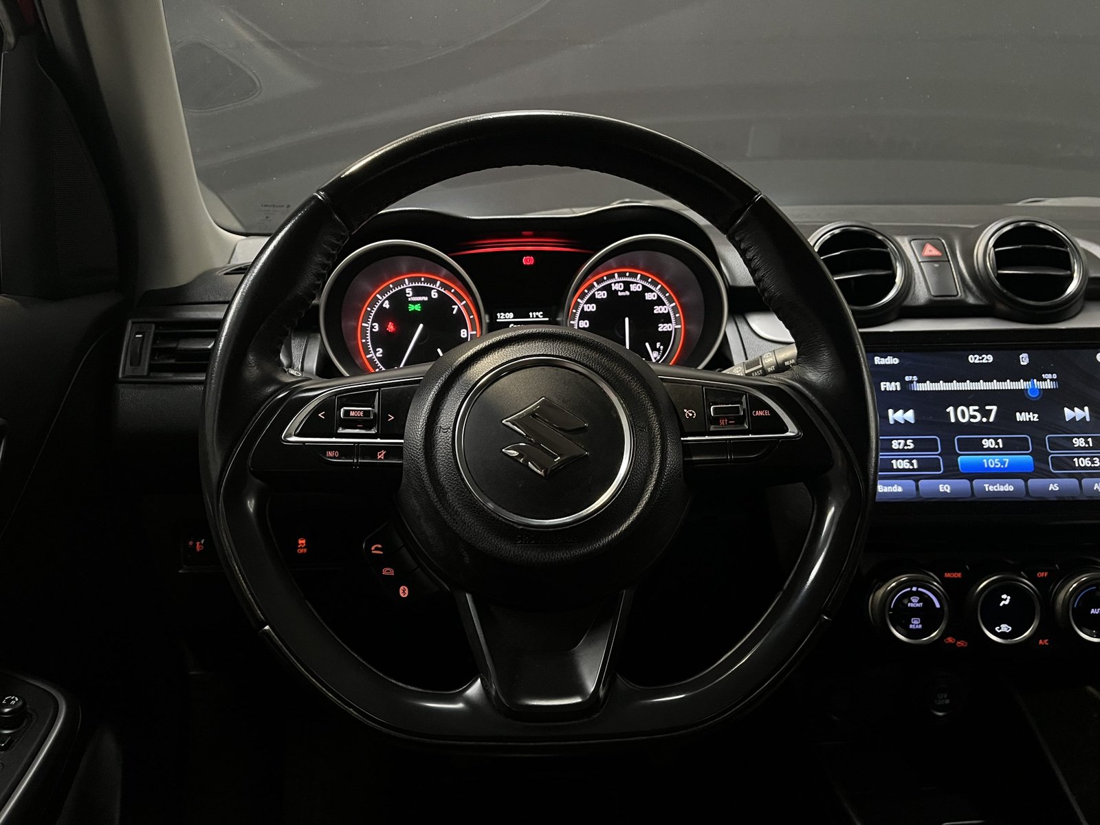 Suzuki SWIFT DIT HB 1.0 MT 2023 - Imagen 12 de 18