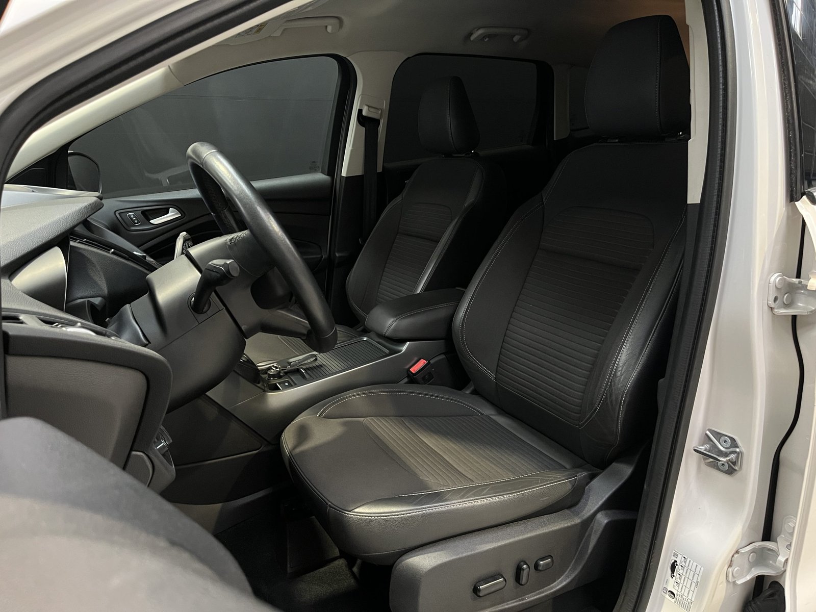 Ford ESCAPE 2.5 AUT 2020 - Imagen 16 de 19