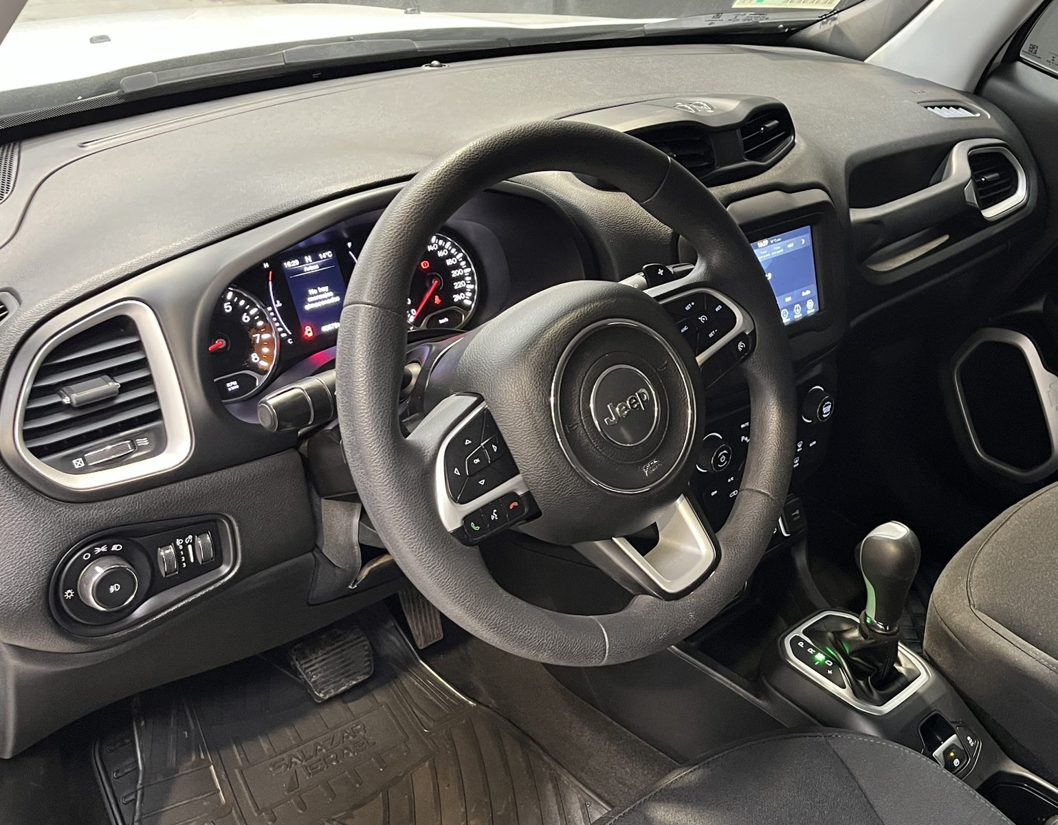 Jeep RENEGADE SPORT LX 1.8 AUT 2020 - Imagen 13 de 18