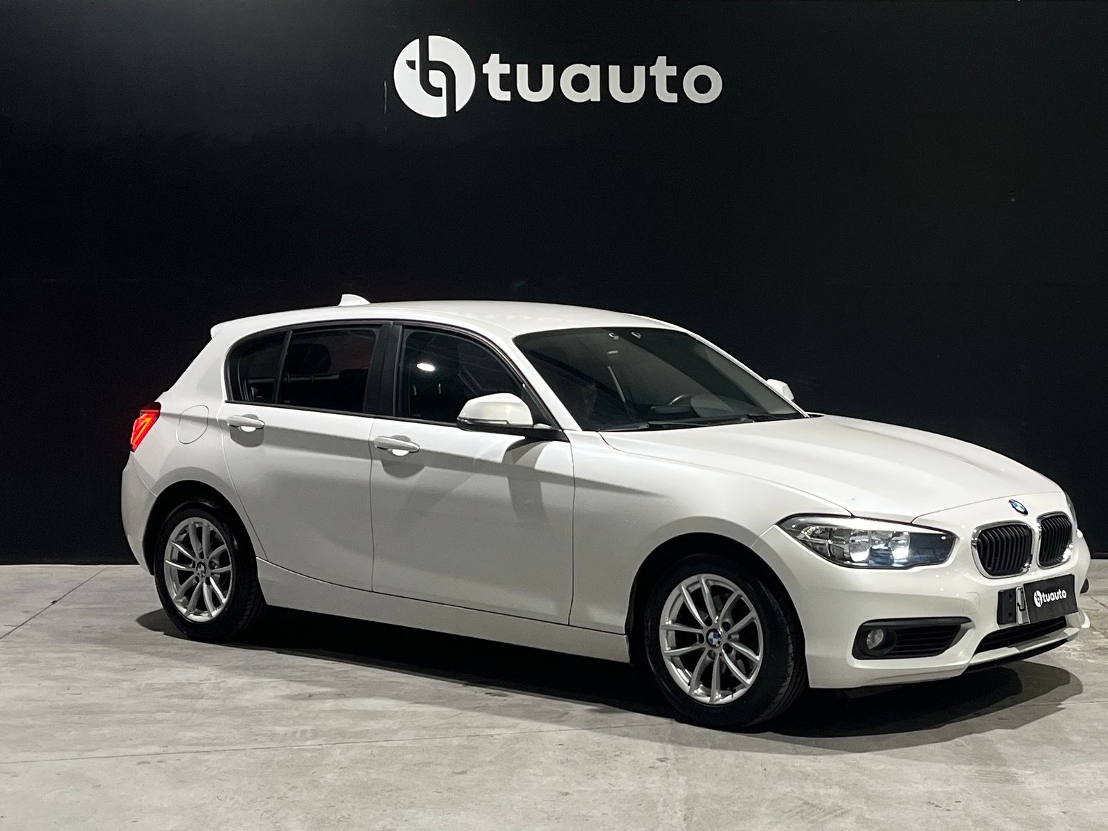 BMW 118 I LCI 1.5 AUT 2017 - Foto 2 de 19