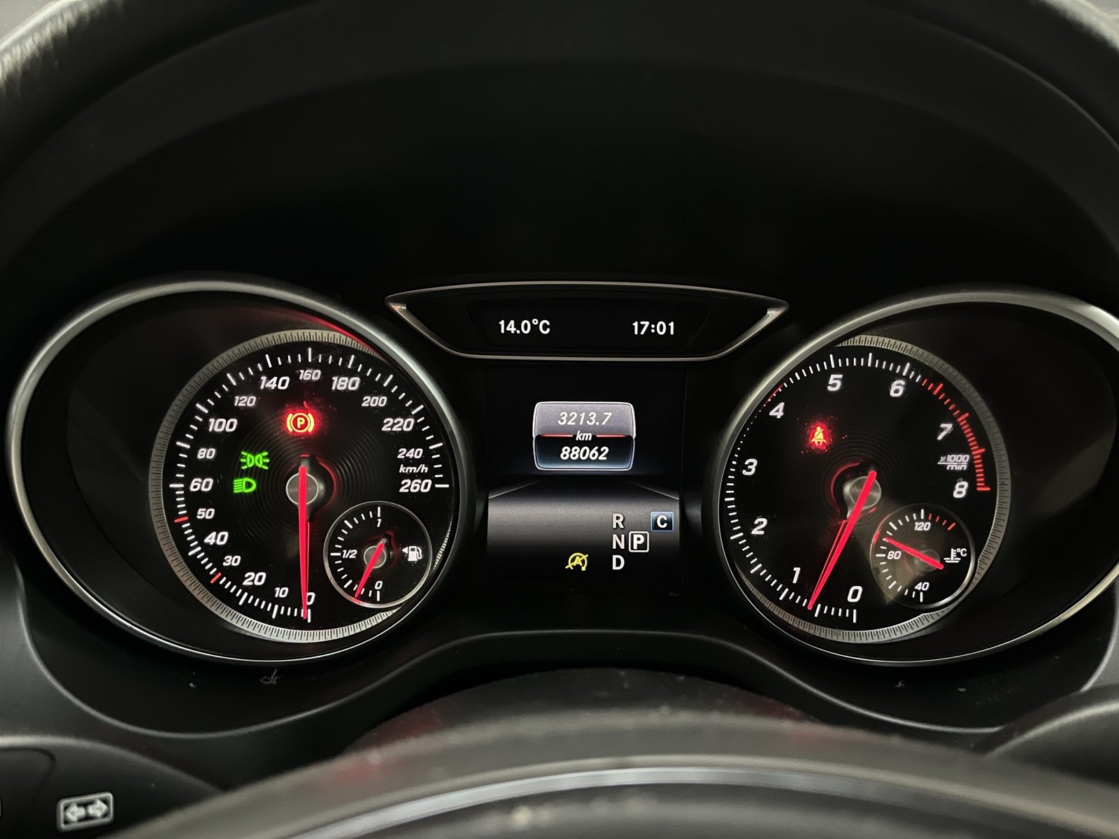 Mercedes-Benz GLA200 1.6 AUT 2018 - Imagen 17 de 19