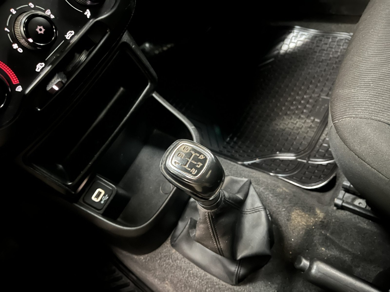 RAM 700 SLT 1.4 MT 2022 - Imagen 17 de 18
