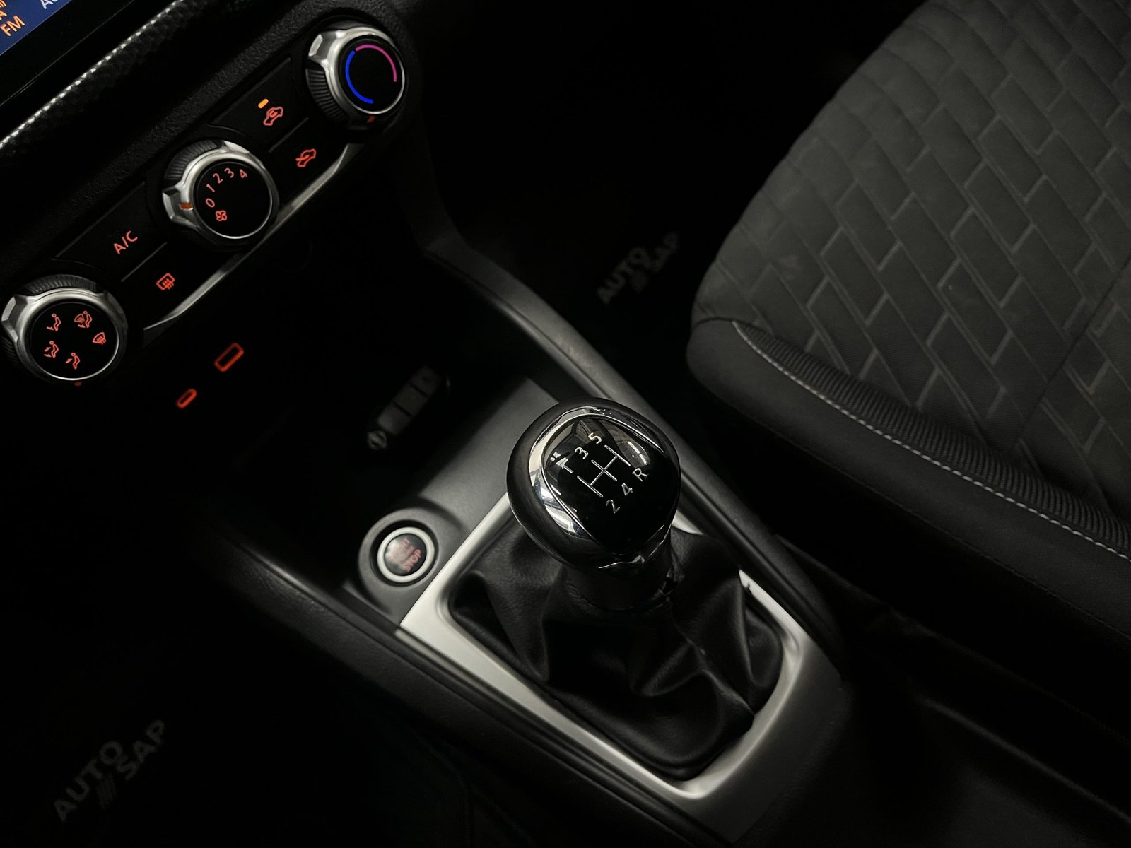 Nissan KICKS ADVANCE 1.6 MT 2022 - Imagen 16 de 18