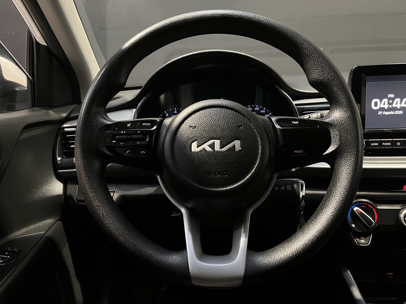 Kia RIO 5 1.4 LX MT 2022 - Imagen 14 de 19